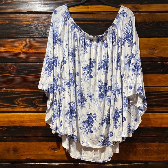 Time and Tru Tops - Bell sleeve shirt